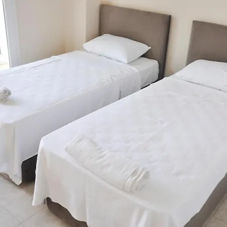 Sleeps 8 Pool Air Con Wifi Villa *